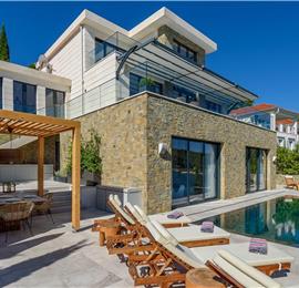 4 Bedroom Villa with Pool, Sumartin, sleeps 8